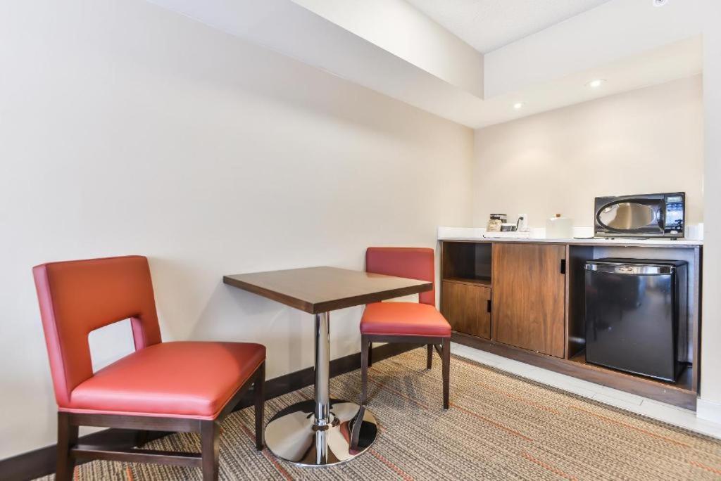 Four Points By Sheraton Barrie Exterior foto